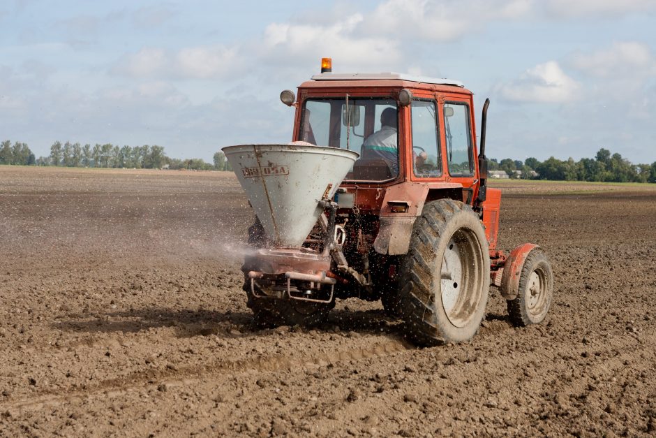 Grūdų derlius rekordinis, bet traktorių bumu nekvepia