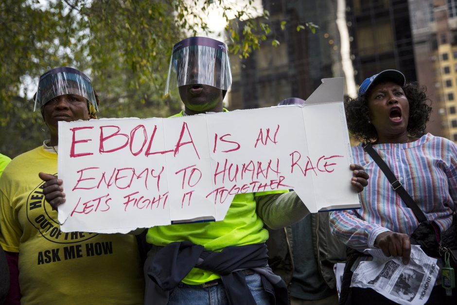 Ebolos virusui toliau plintant, aukų skaičius viršijo 4900