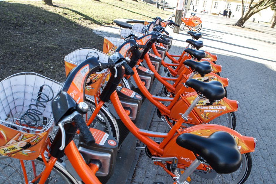 Į Vilniaus gatves grįžta oranžiniai dviračiai