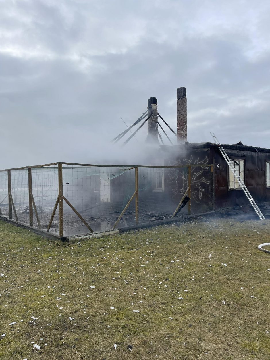 Tragiškas savaitgalis Ukmergės rajone: statybiniame vagonėlyje sudegė žmogus