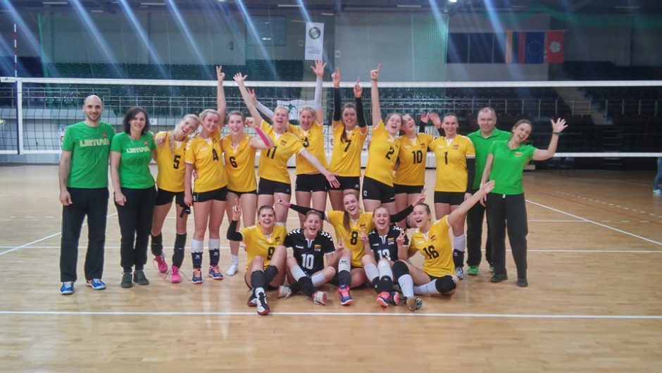 Lietuvos moterų tinklinio rinktinė su danėmis pasidalino po pergalę