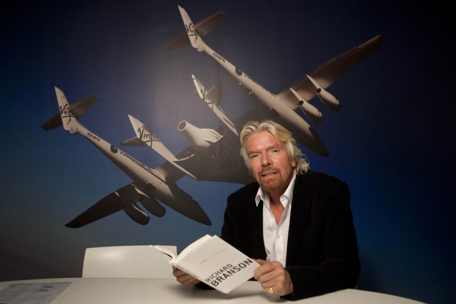 R. Bransonas sukrėstas „Virgin Galactic“ erdvėlaivio piloto žūties