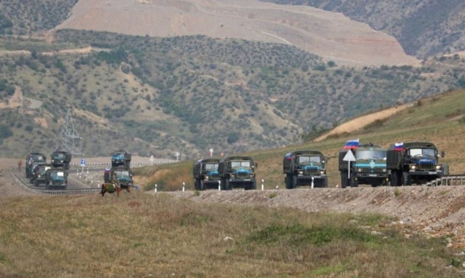Maskva: Kalnų Karabacho separatistai atiduoda šarvuočius ir ginklus 