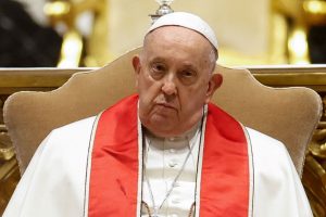 Popiežius paragino pasaulio elitą kovoti su skurdu