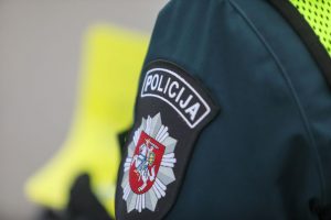 Tachografo neįsijungęs vairuotojas bandė papirkti policininką: siūlė 20 eurų kyšį