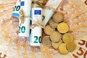 Bankų pelnas per devynis mėnesius augo 2,2 karto iki 758 mln. eurų