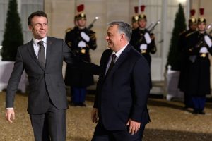E. Macronas per susitikimą su V. Orbanu kalbėjo apie Europos vienybę