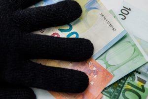 Iš kredito įstaigų apgaule paimta 88,5 tūkst. eurų