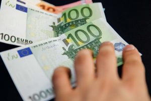 Pareigūnai atlieka tyrimą dėl įmonės neapskaitytų 280 tūkst. eurų, vengtų mokesčių